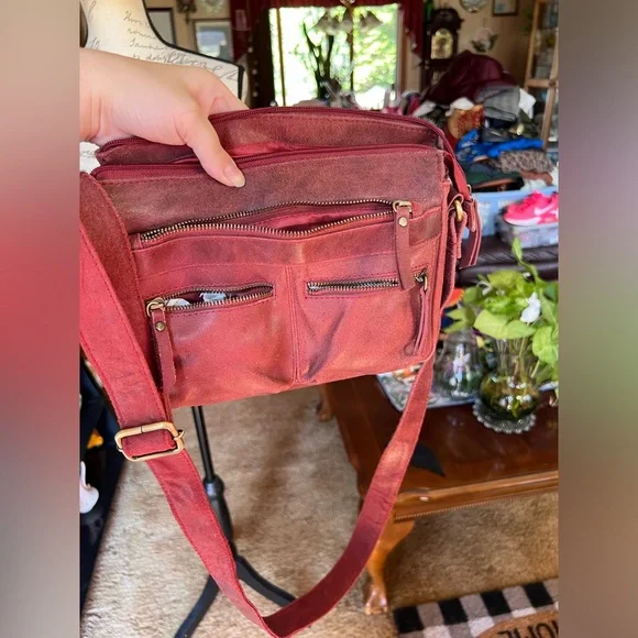100% cow hide leather Great American leather works red crossbody handbag. - Picture 14 of 17
